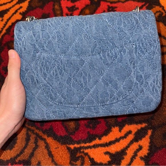 CHANEL
Denim Quilted Medium Camellia Sweetheart Flap Blue.
Come with dust bag. - Picture 12 of 14